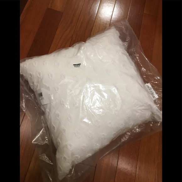 NWT Trina Turk Decorative Throw Wht Fringe Pillow - Picture 8 of 15